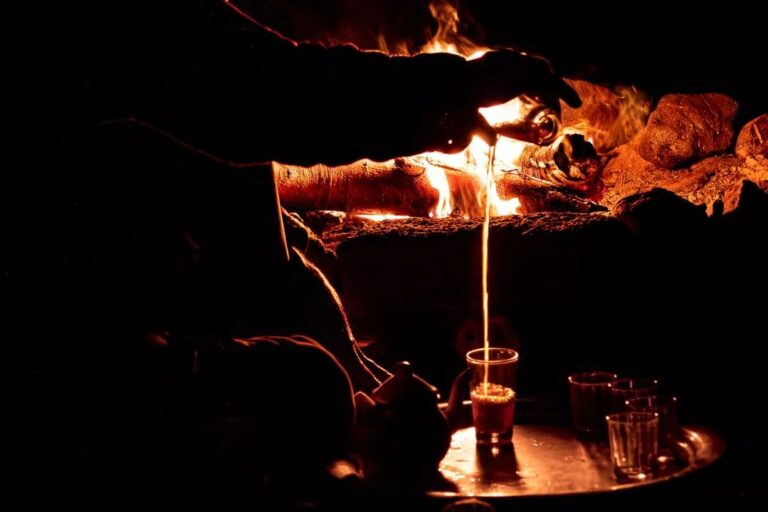 Moroccan nomadic tea in the desert (2)