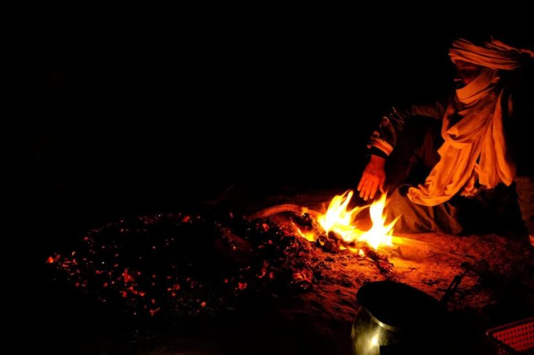 Moroccan sandbread in the desert (4)